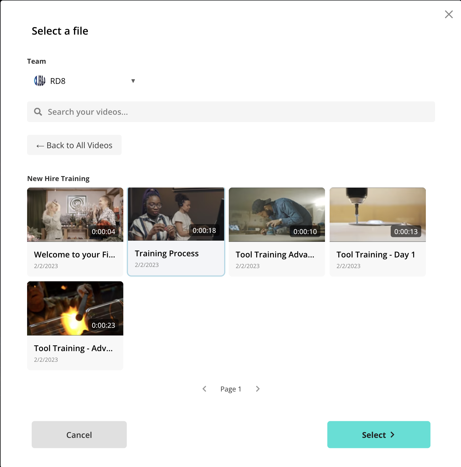 Une fenêtre modale affichant un compte d'équipe Vimeo sélectionné et des miniatures de vidéos d'un compte Vimeo. Un bouton Sélectionner se trouve dans le coin inférieur droit.