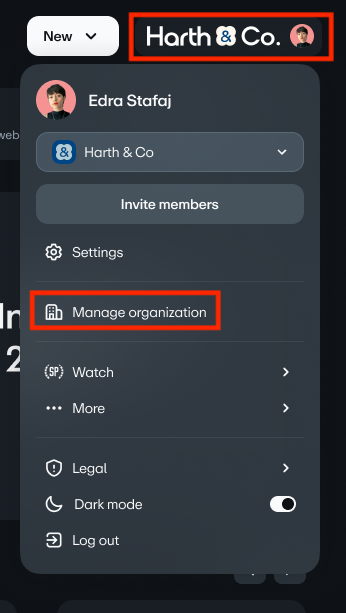 O menu de perfil de um usuário é expandido, ilustrando o caminho para as configurações da organização. No cabeçalho, o texto "Harth & Co." o botão da conta é destacado com uma caixa azul. No menu abaixo, a opção "Gerenciar organização" também está em destaque.