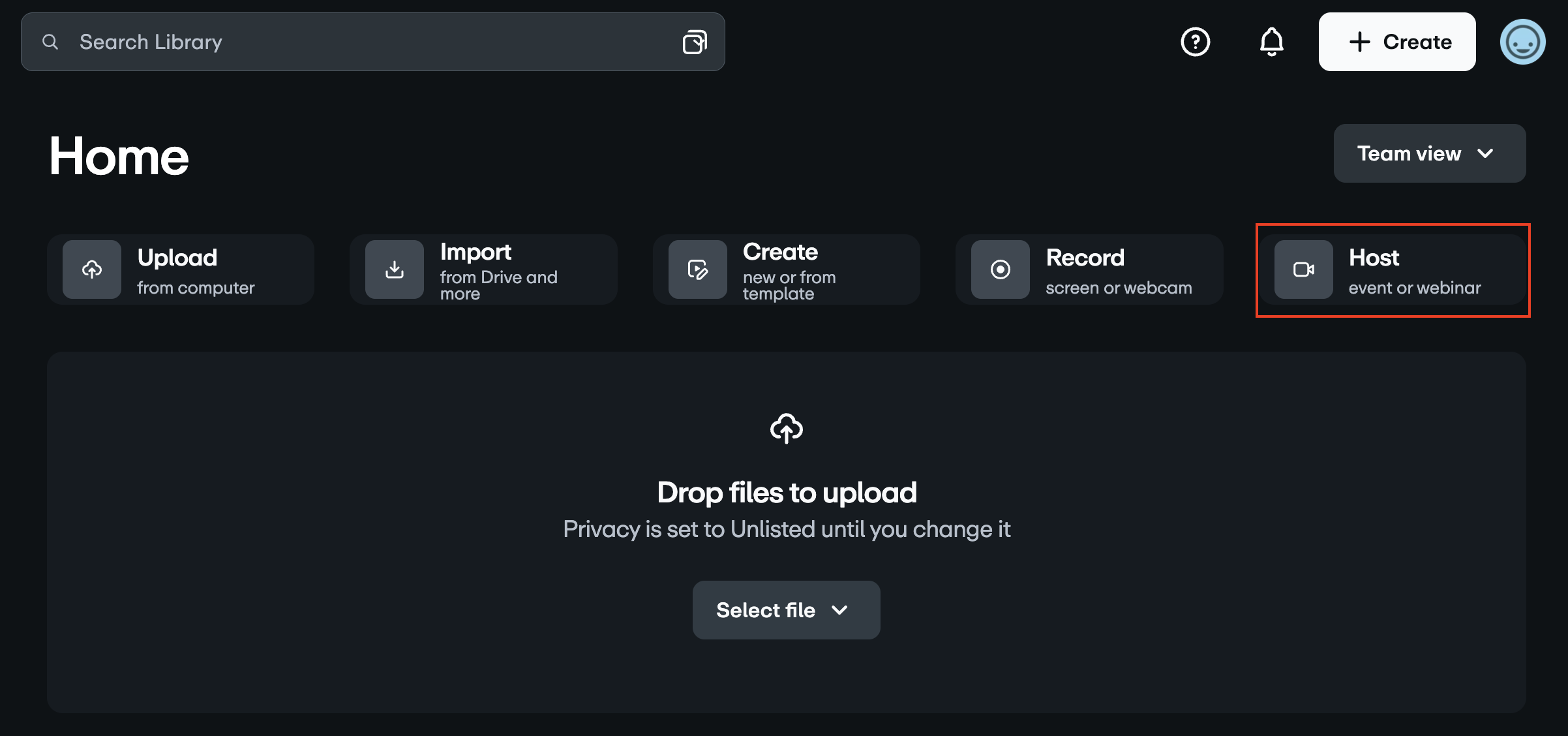 L'écran d'accueil de Vimeo montrant un menu d'action rapide avec des options pour « Mettre en ligne », « Importer », « Créer », « Enregistrer » et « Hébergez », avec le bouton « Hôte » mis en évidence.